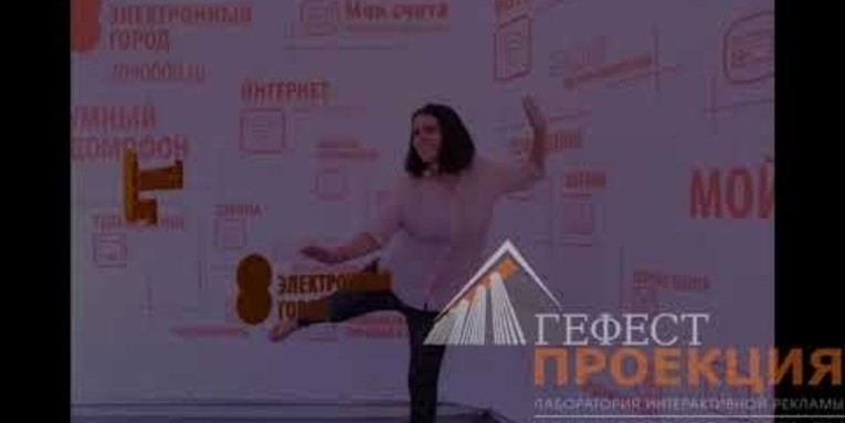 Фотозона Bullet time радовала жителей Новосибирска на 125-летие города, в промозоне компании Электронный город.