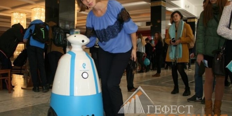 Рекламный робот для "Ростелеком" на Всероссийском фестивале науки «Nauka 0+" 13 октября